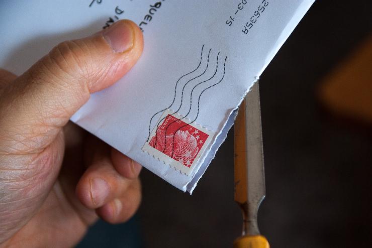 Postn kldtt vsrlinak dizjnerdrogokat egy frfi